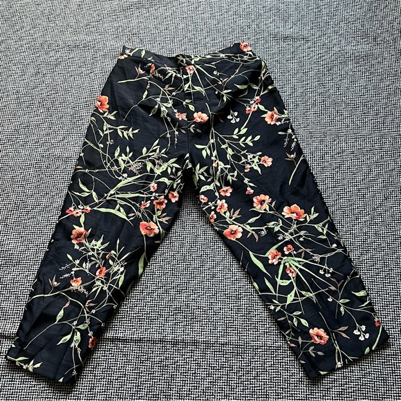 Vintage Floral Print Capri Pants - Picture 3 of 15